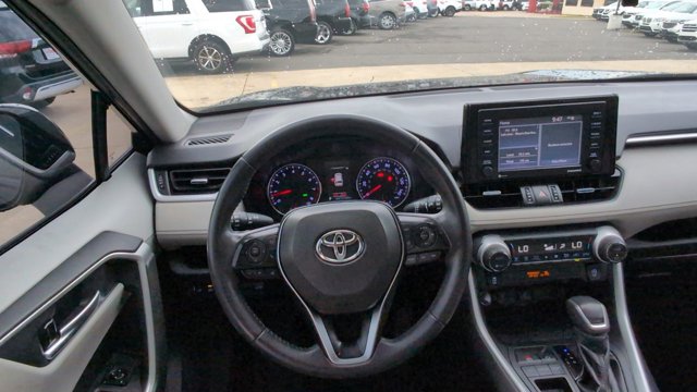 Vehicle image 18 of 32