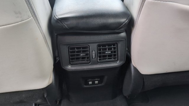 Vehicle image 31 of 32