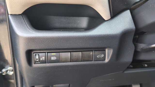 Vehicle image 29 of 32
