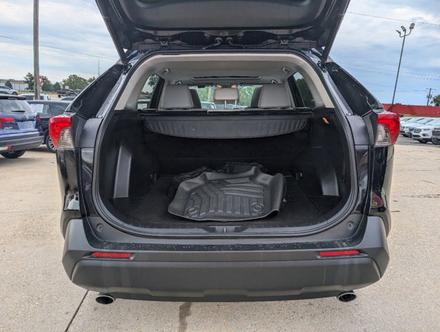 Vehicle image 9 of 32