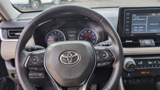 Vehicle image 14 of 32