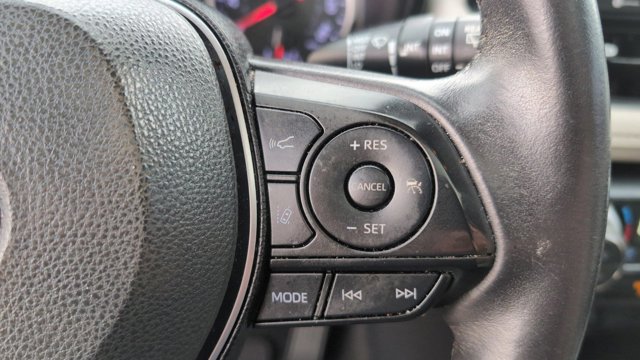 Vehicle image 26 of 32
