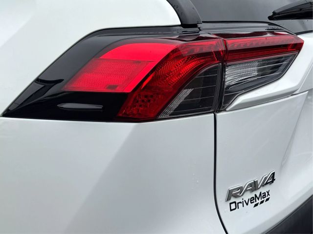 Vehicle image 32 of 41