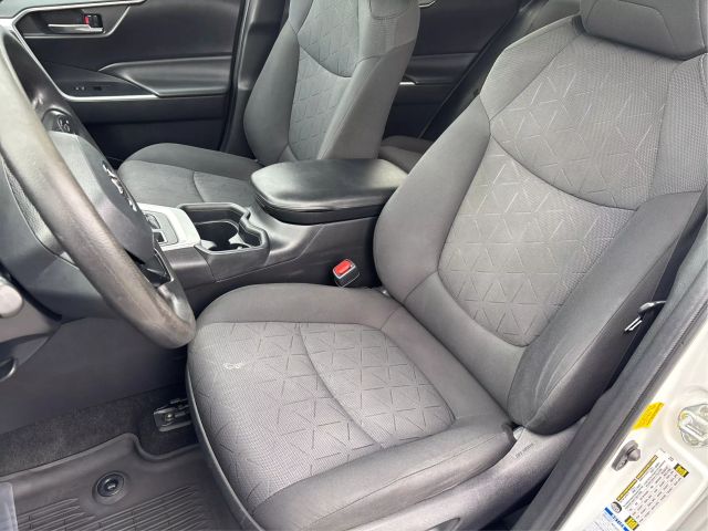Vehicle image 13 of 41