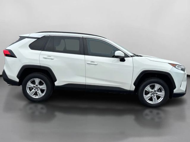 Vehicle image 5 of 41