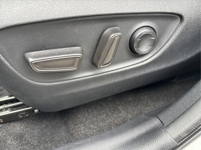 Vehicle image 37 of 41