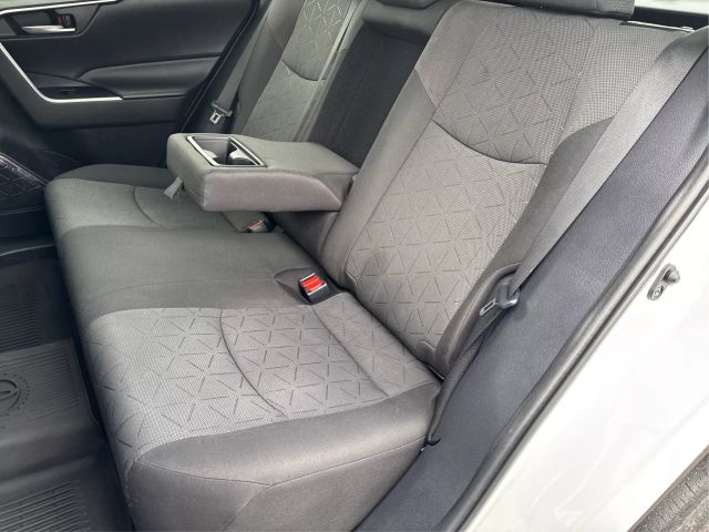 Vehicle image 14 of 41