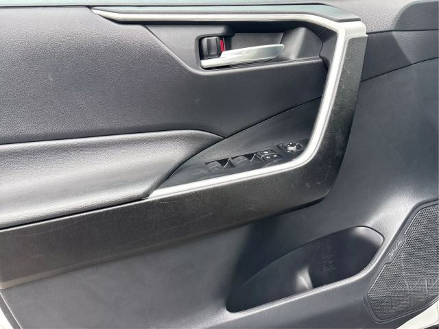 Vehicle image 25 of 41