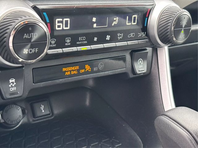 Vehicle image 41 of 44