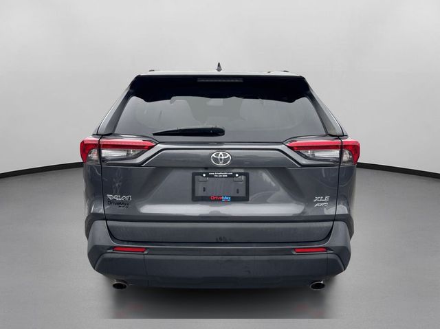 Vehicle image 8 of 44