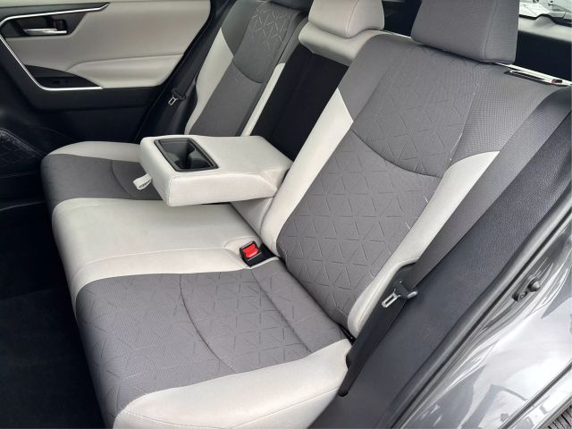 Vehicle image 15 of 44