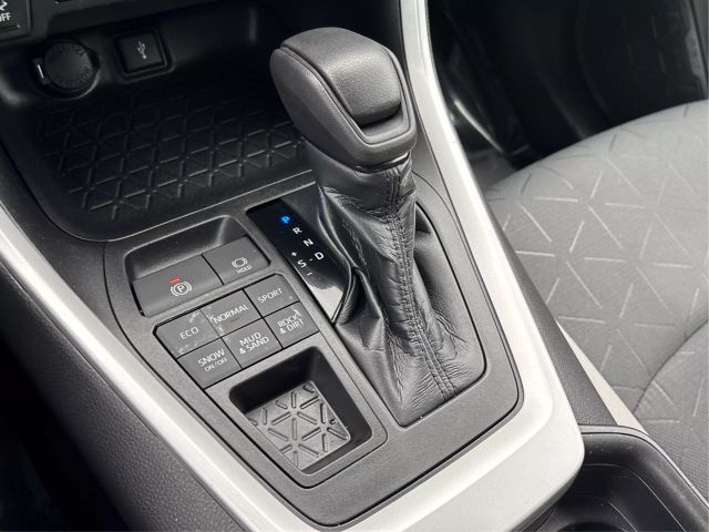Vehicle image 27 of 44