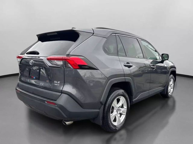 Vehicle image 7 of 44