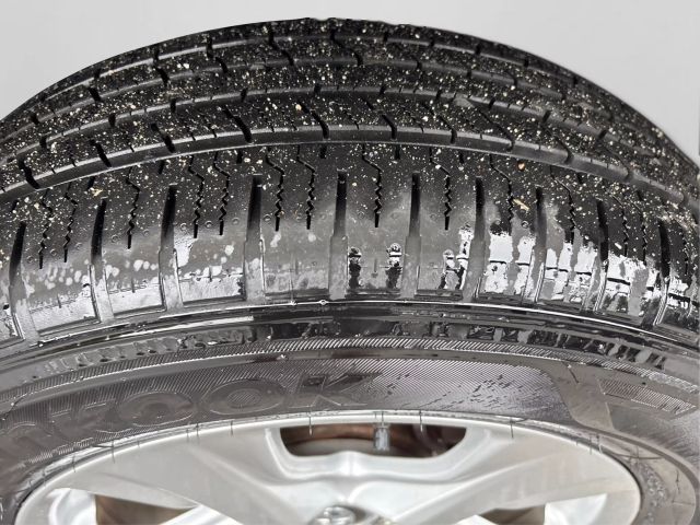 Vehicle image 13 of 44