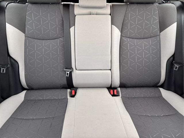 Vehicle image 17 of 44