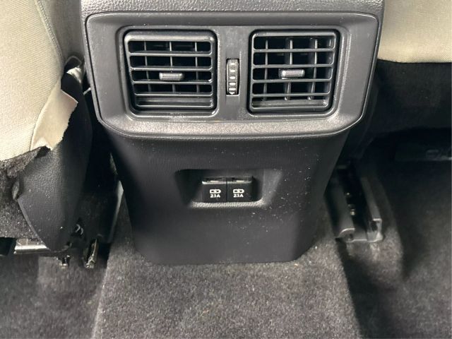 Vehicle image 31 of 44