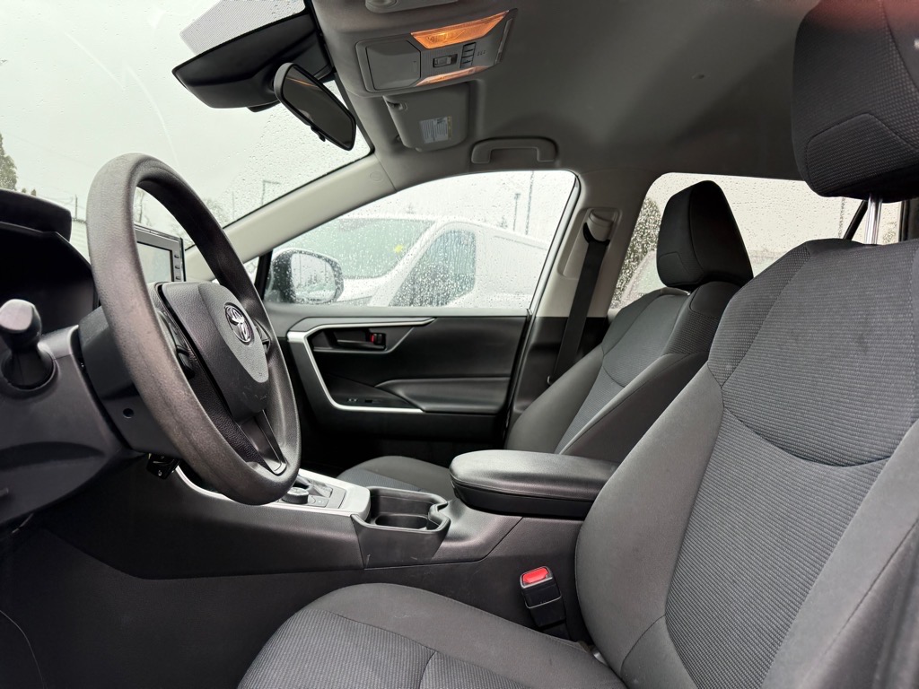 Vehicle image 15 of 28
