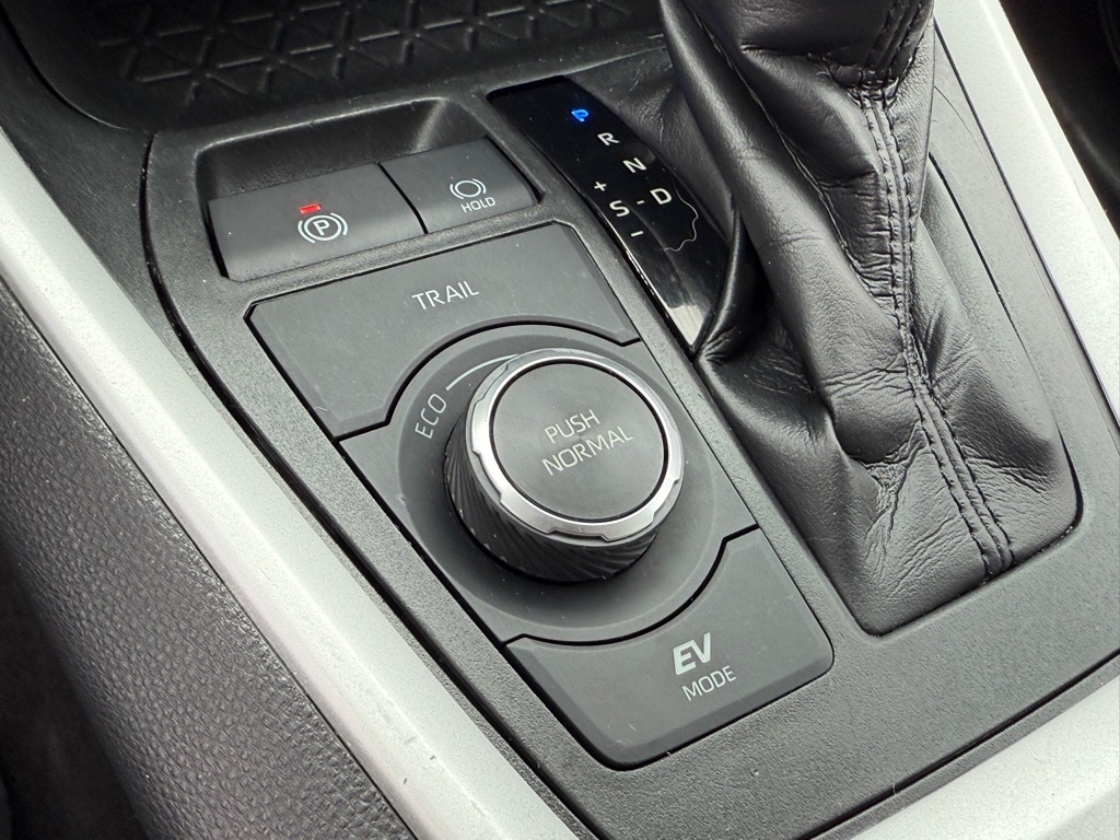 Vehicle image 19 of 28