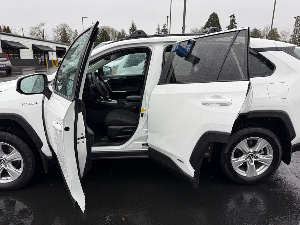 Vehicle image 3 of 28