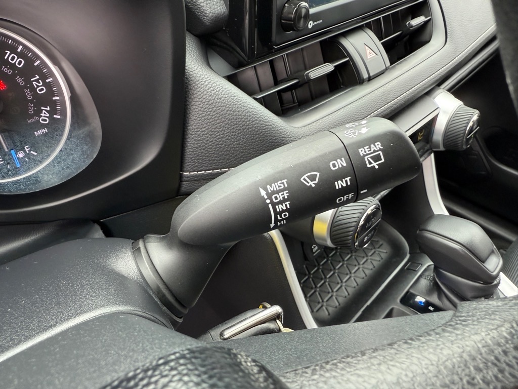 Vehicle image 25 of 28