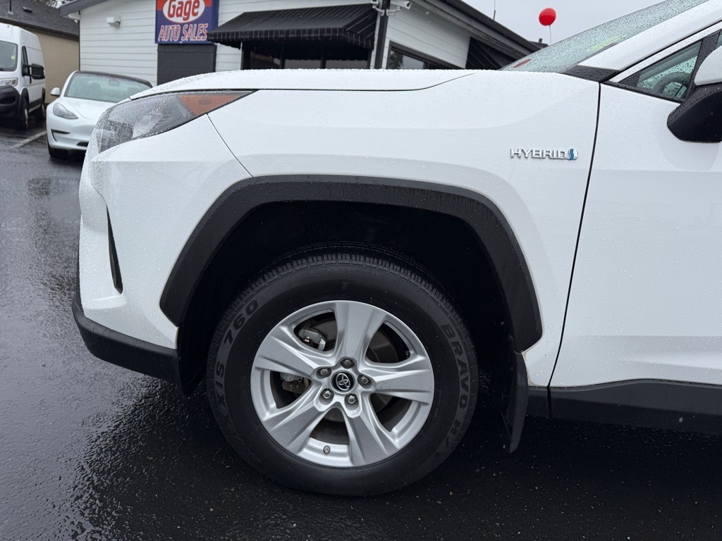 Vehicle image 12 of 28