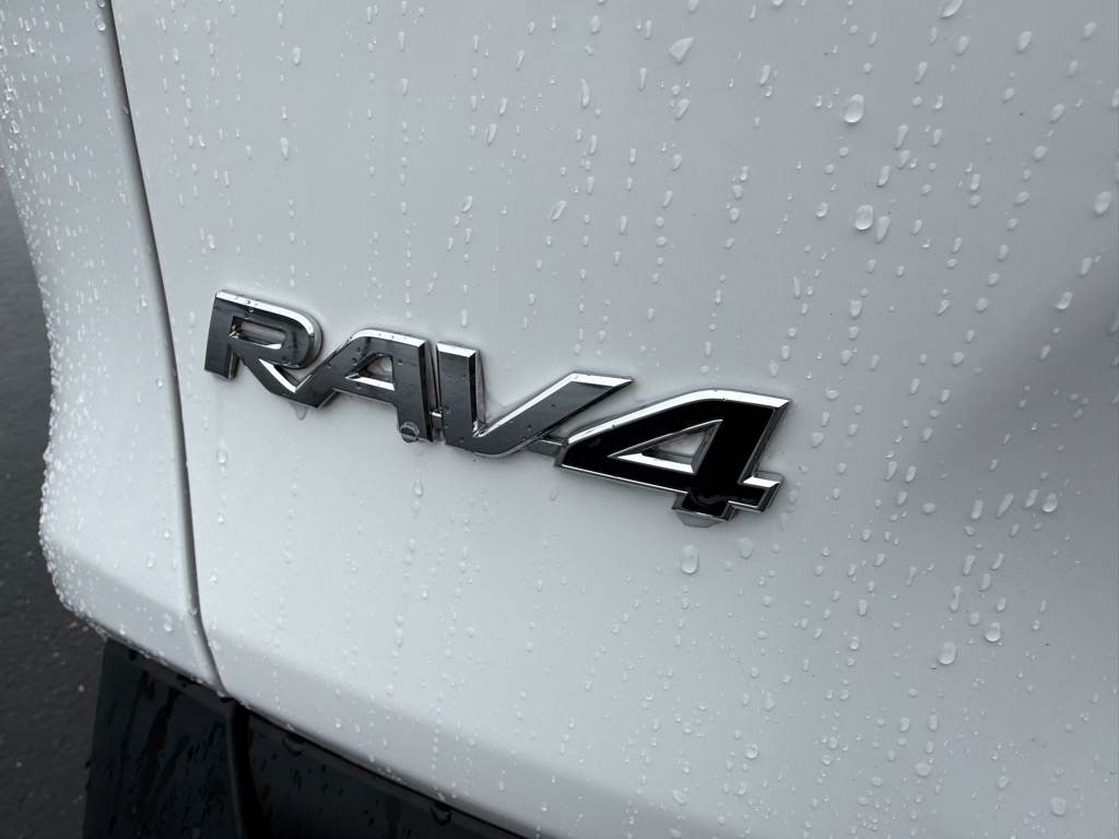 Vehicle image 9 of 28