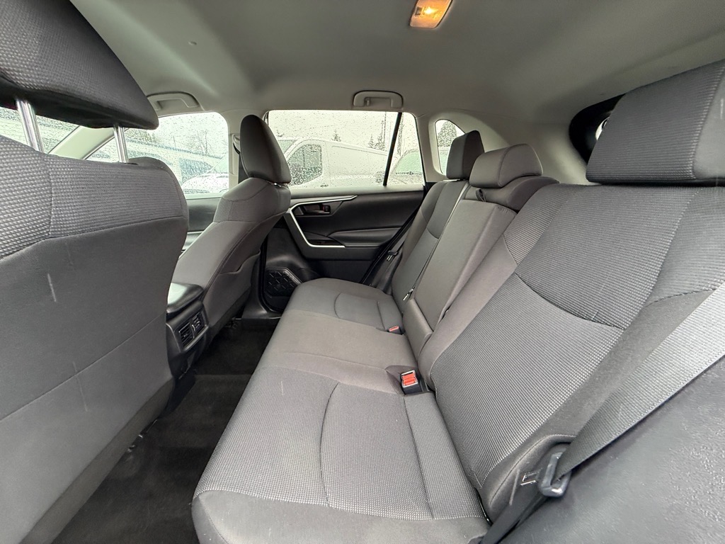 Vehicle image 16 of 28