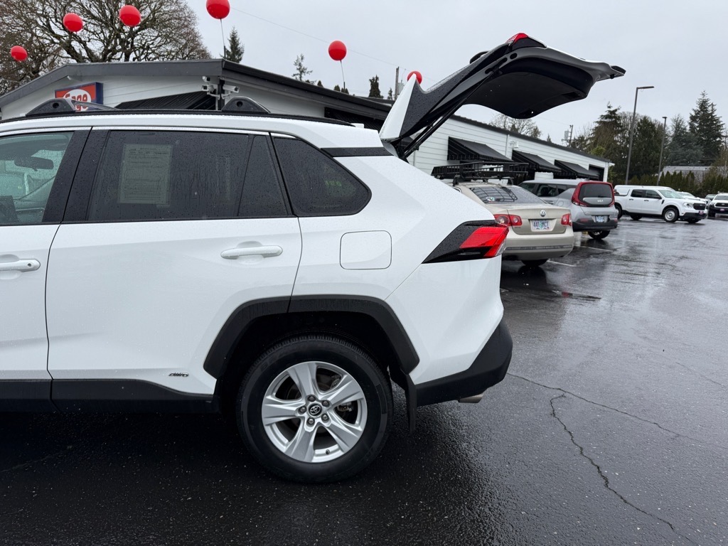 Vehicle image 7 of 28
