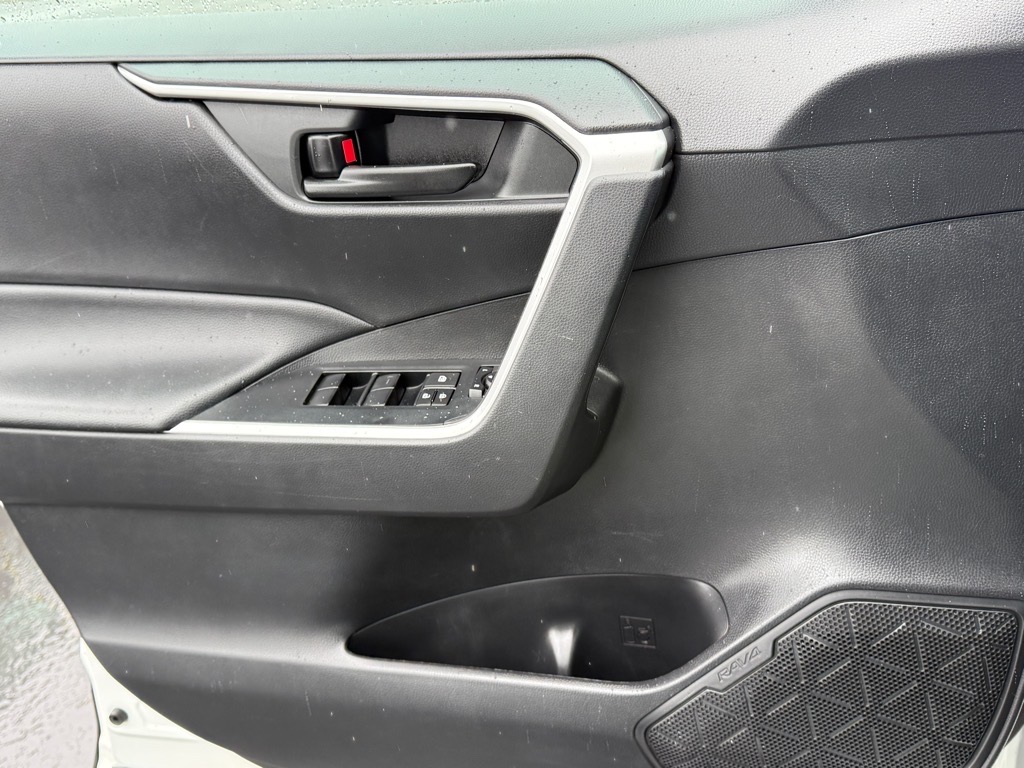 Vehicle image 20 of 28