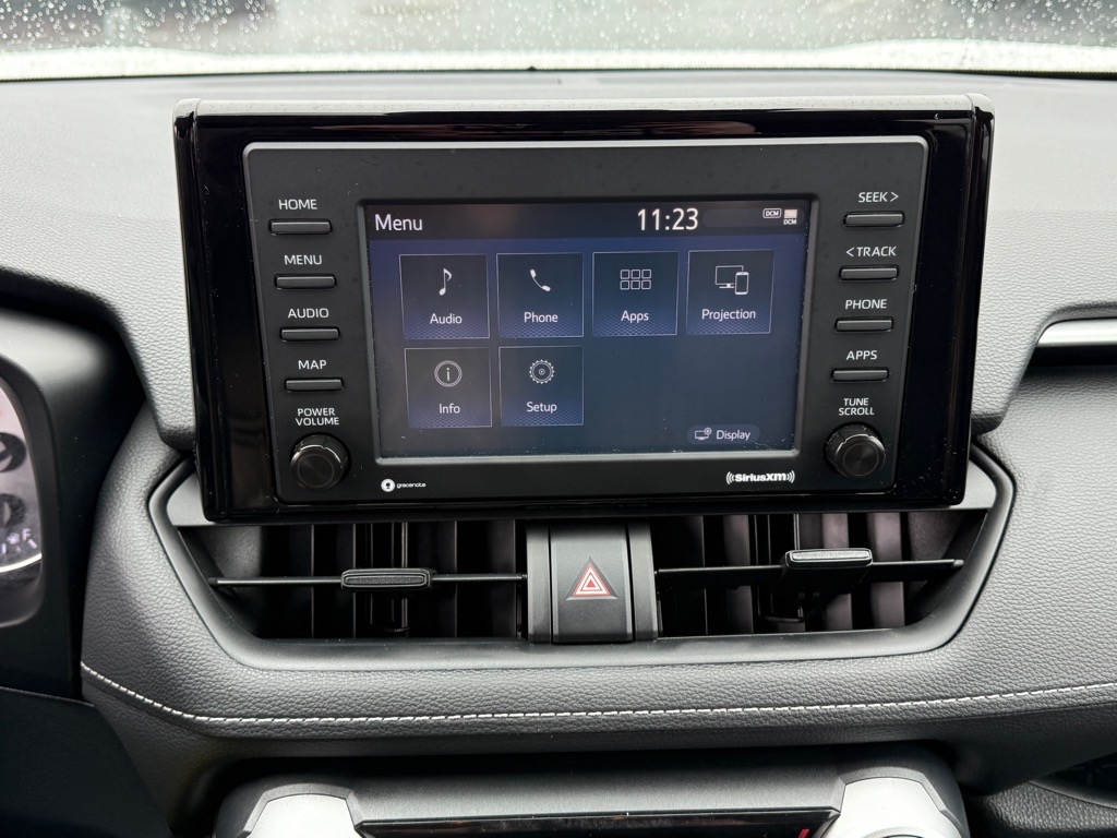 Vehicle image 18 of 28