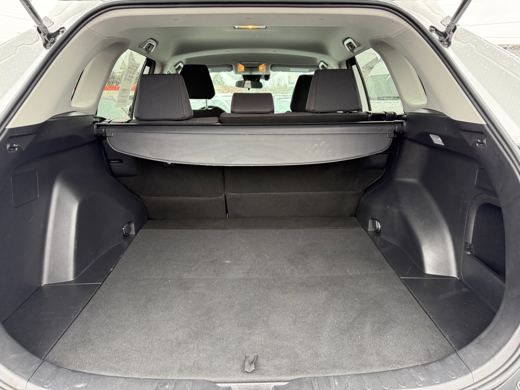 Vehicle image 11 of 28