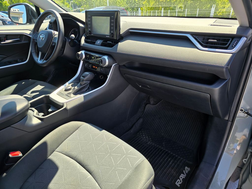 Vehicle image 22 of 31