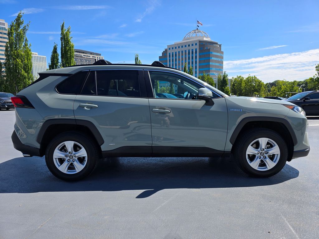 Vehicle image 4 of 31