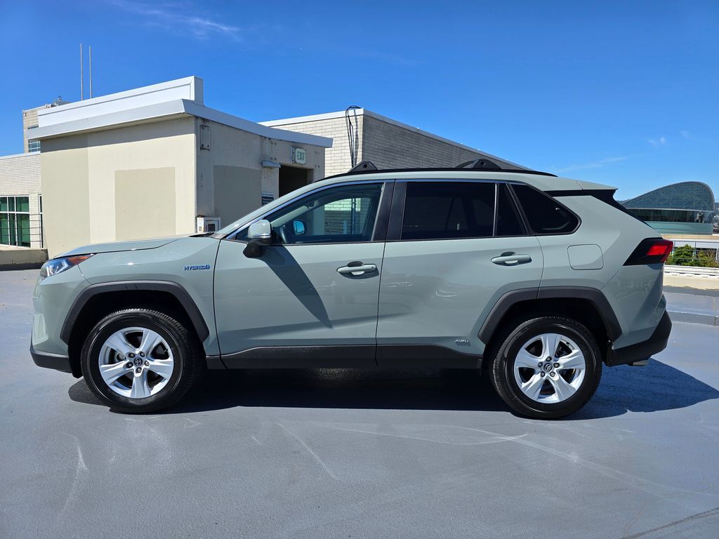 Vehicle image 8 of 31