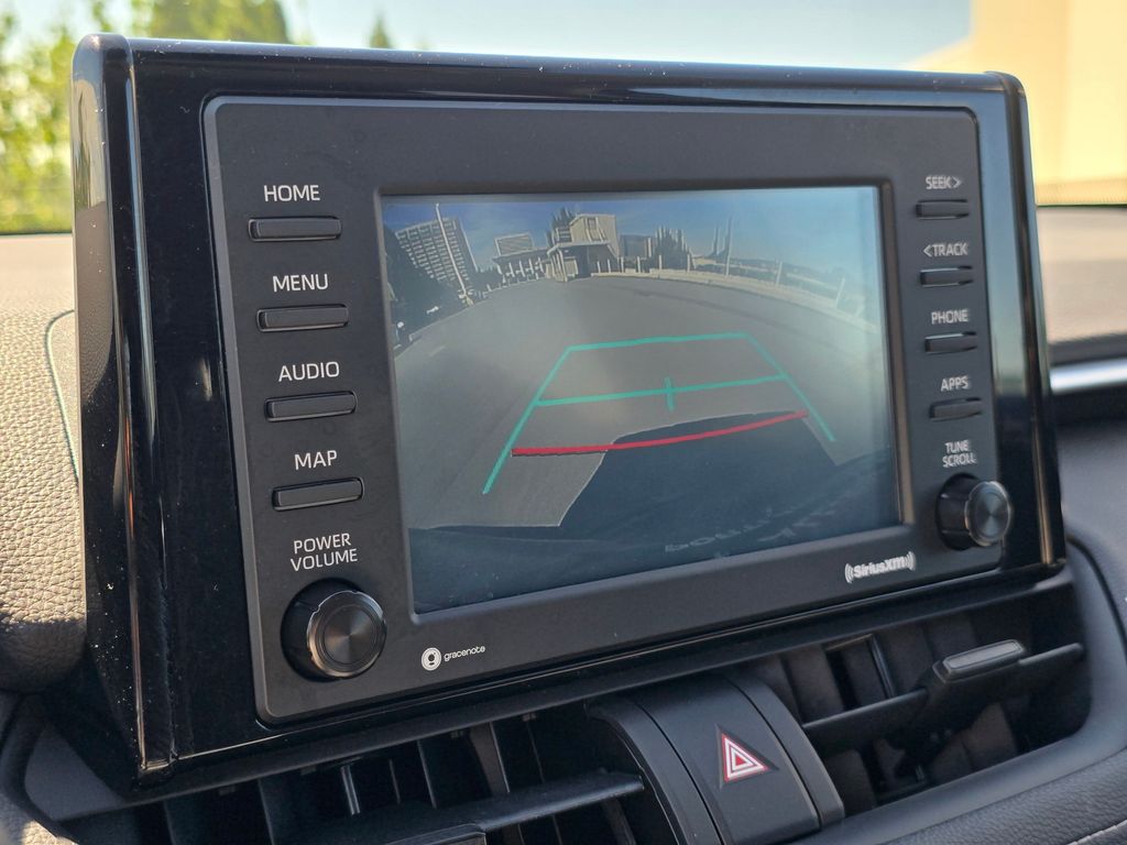 Vehicle image 24 of 31