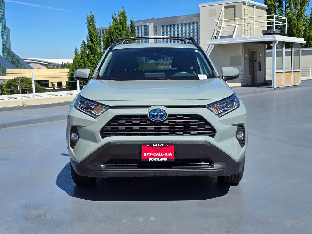 Vehicle image 2 of 31