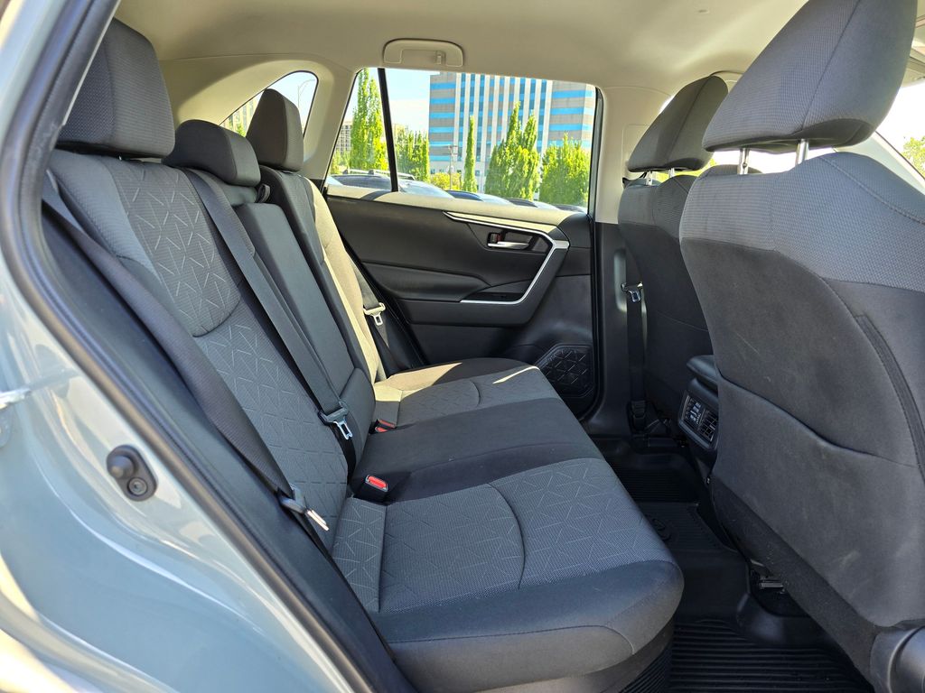 Vehicle image 12 of 31