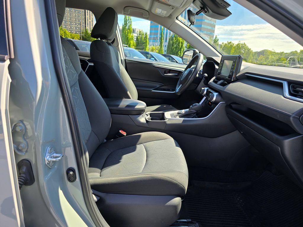 Vehicle image 16 of 31