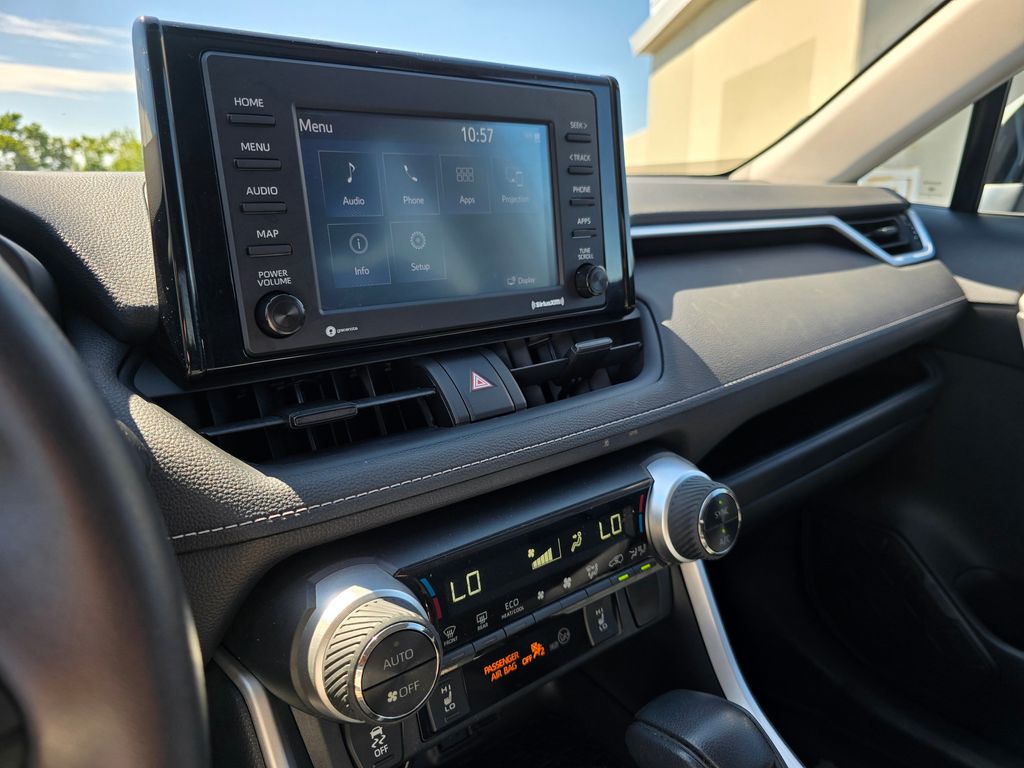Vehicle image 26 of 31