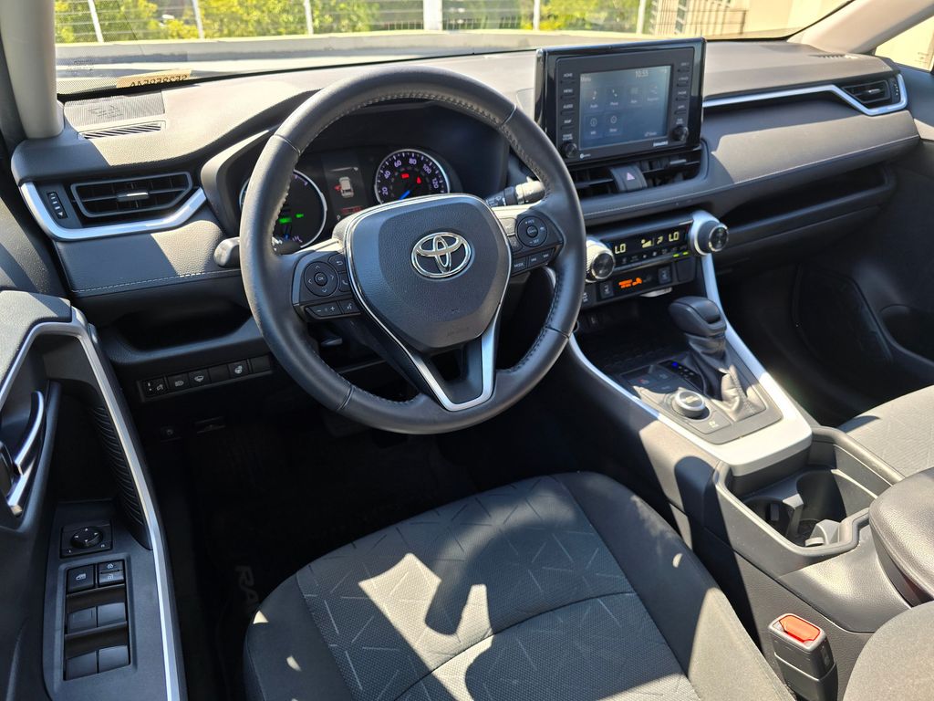 Vehicle image 20 of 31
