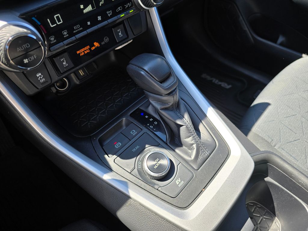 Vehicle image 27 of 31