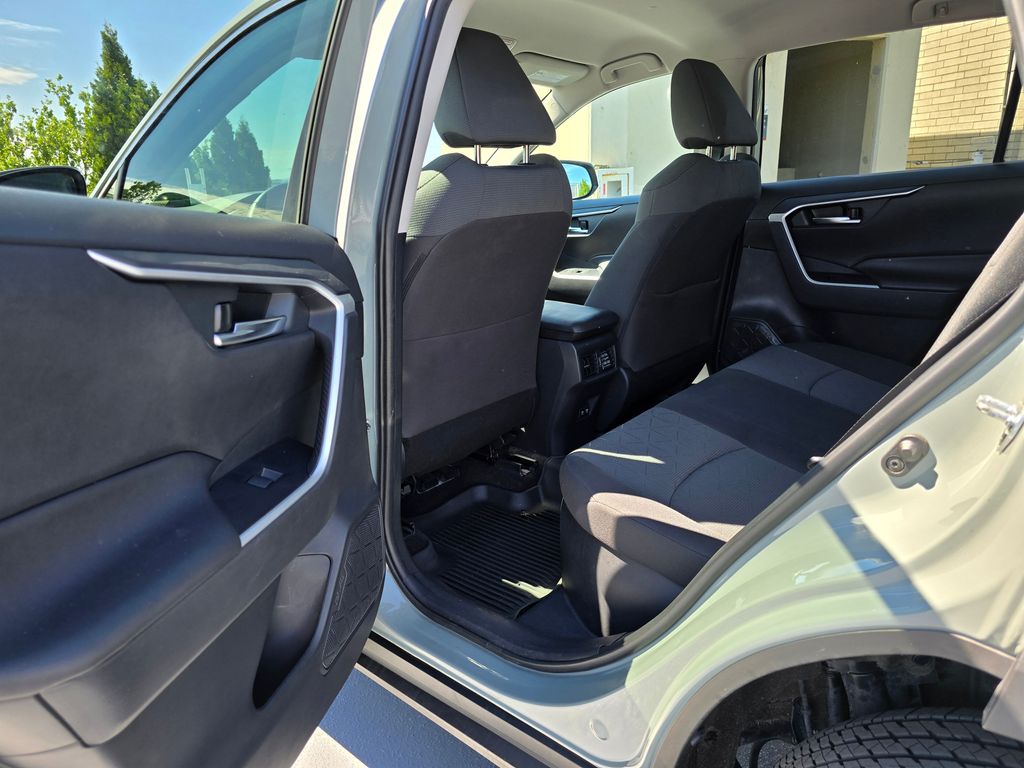 Vehicle image 19 of 31