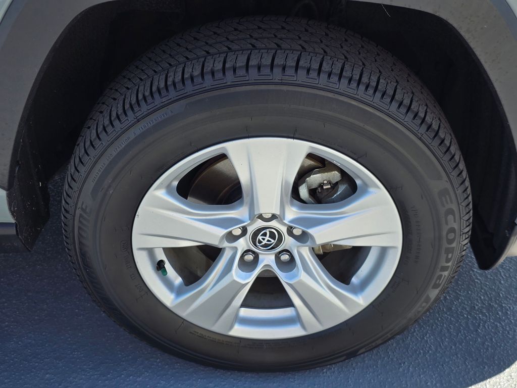 Vehicle image 9 of 31