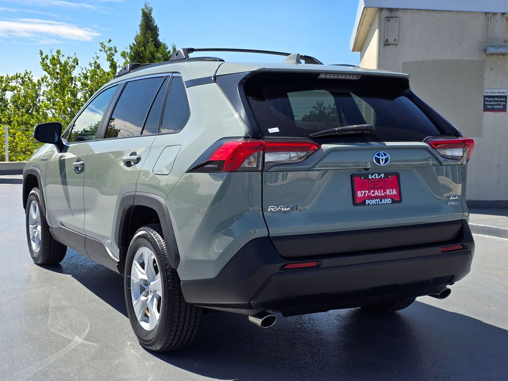 Vehicle image 7 of 31