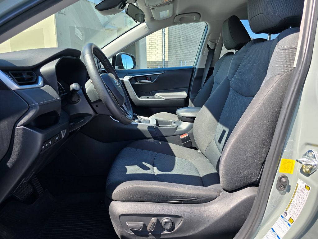 Vehicle image 18 of 31