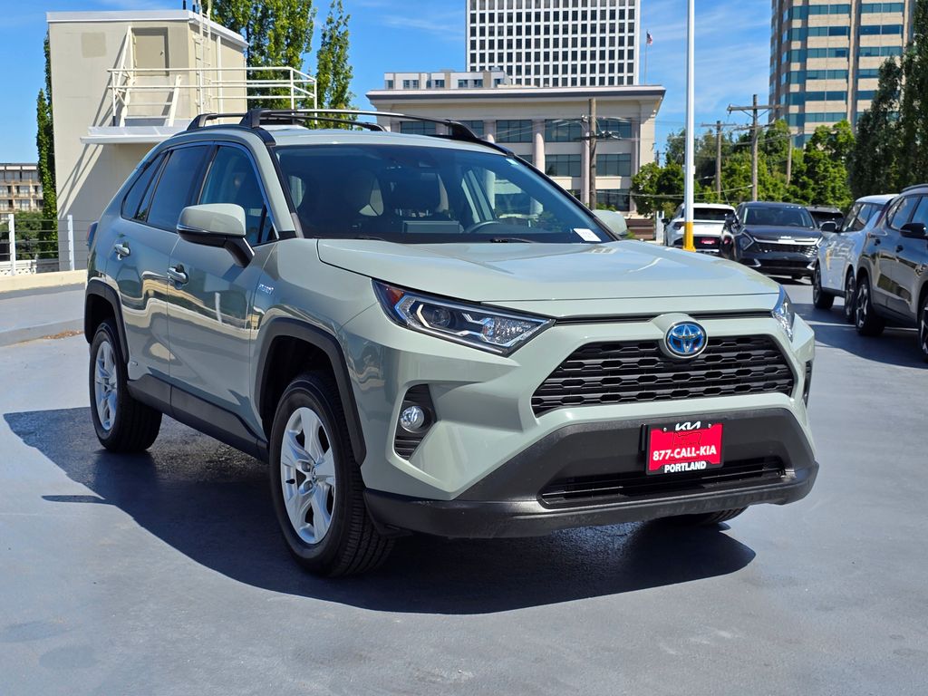 Vehicle image 3 of 31