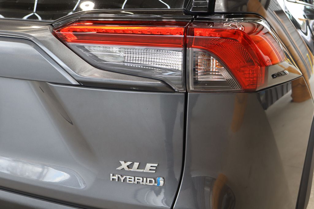 Vehicle image 41 of 44