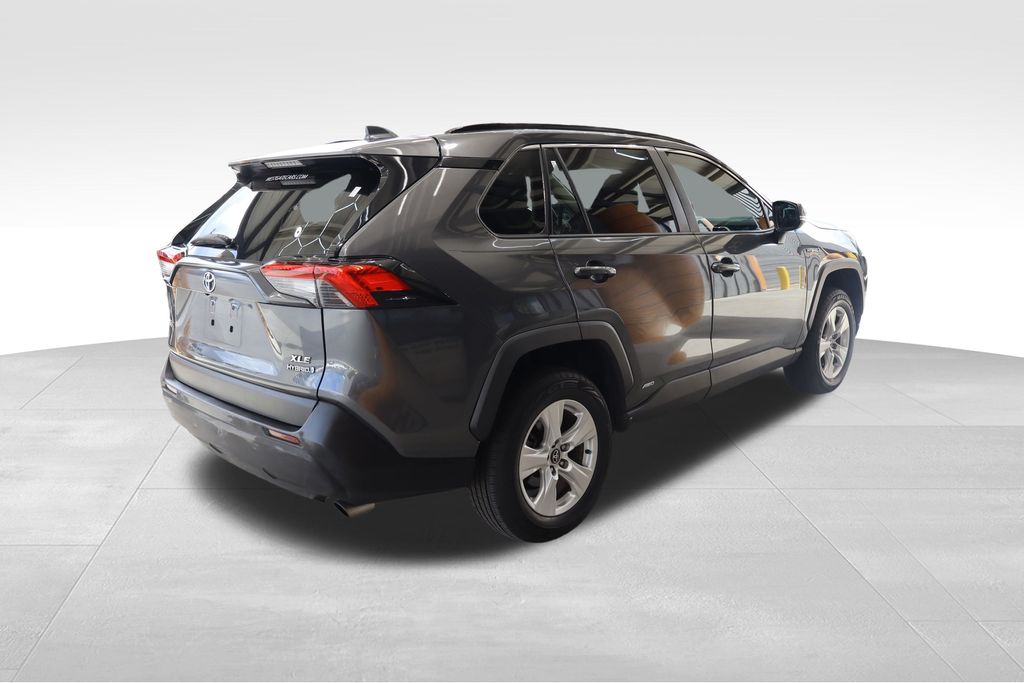 Vehicle image 4 of 44