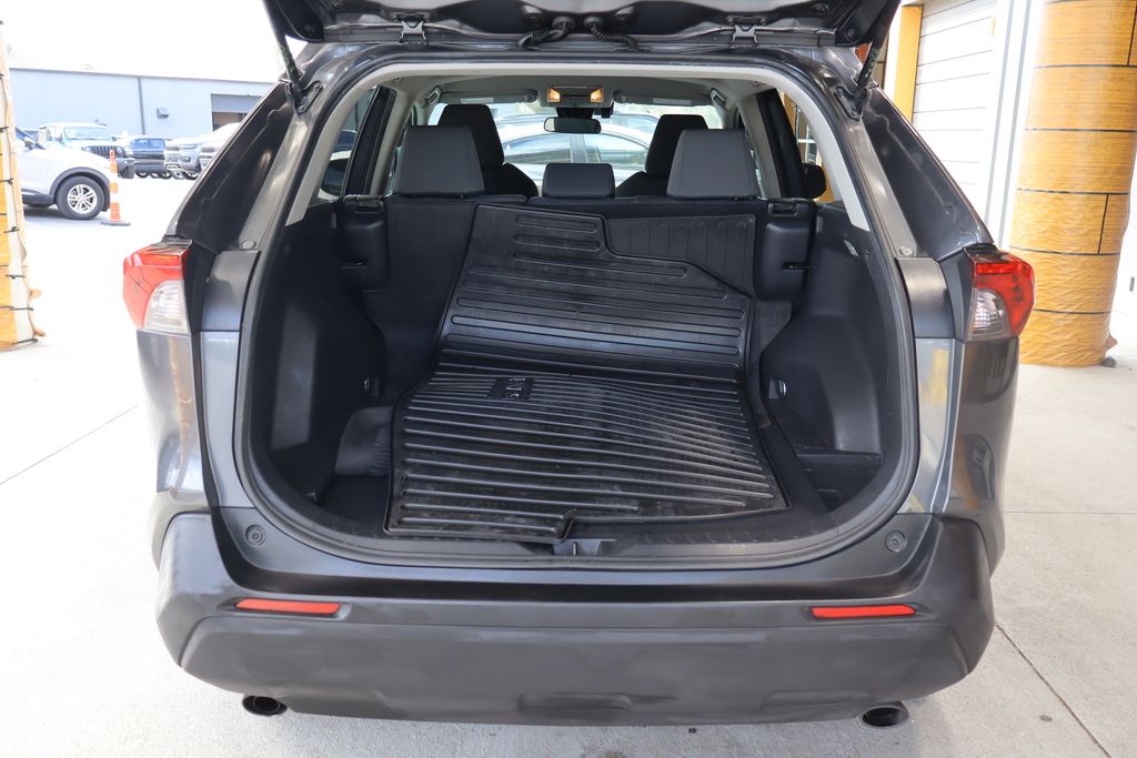 Vehicle image 10 of 44