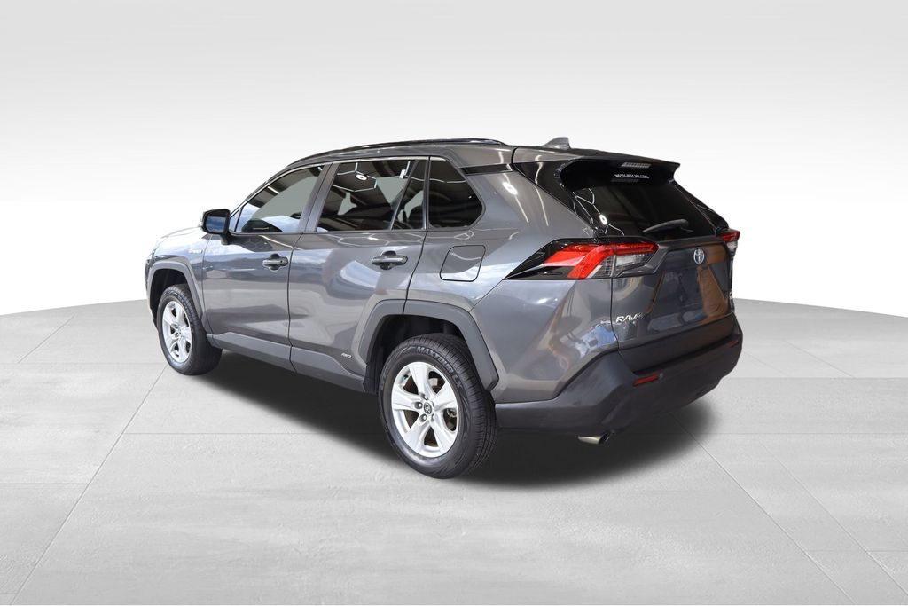Vehicle image 6 of 44